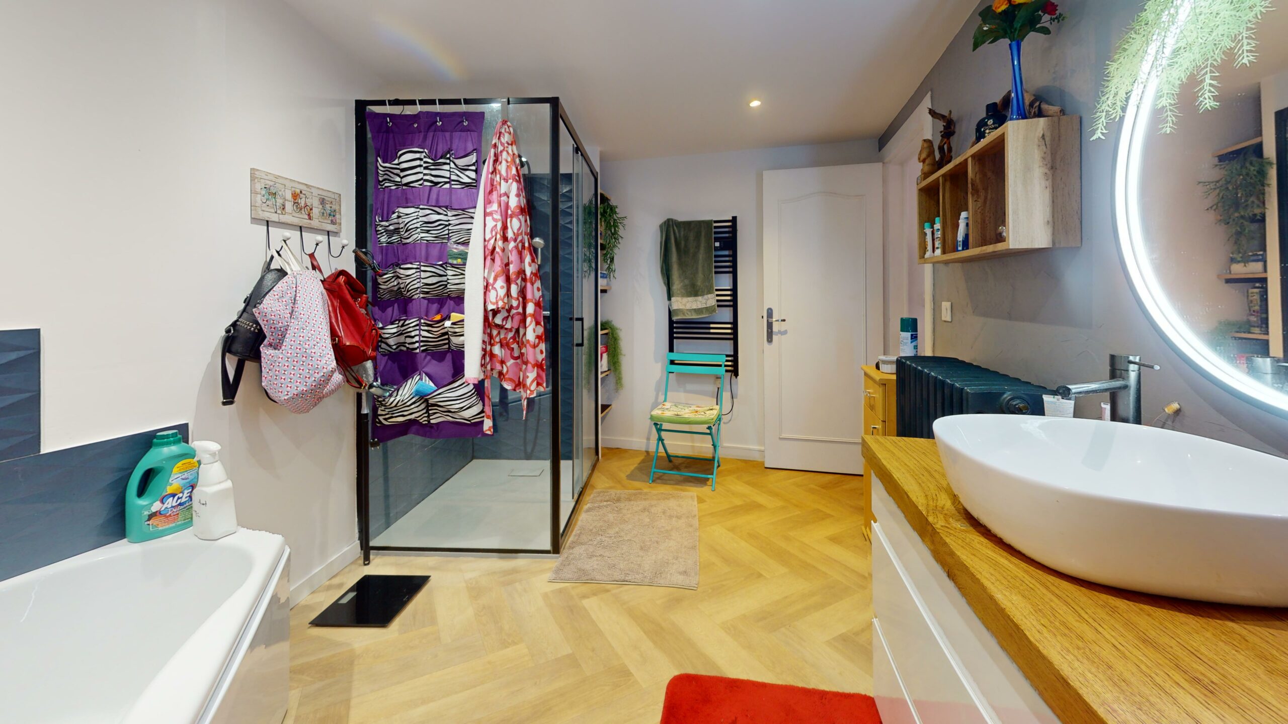Uxegney-Bathroom 1