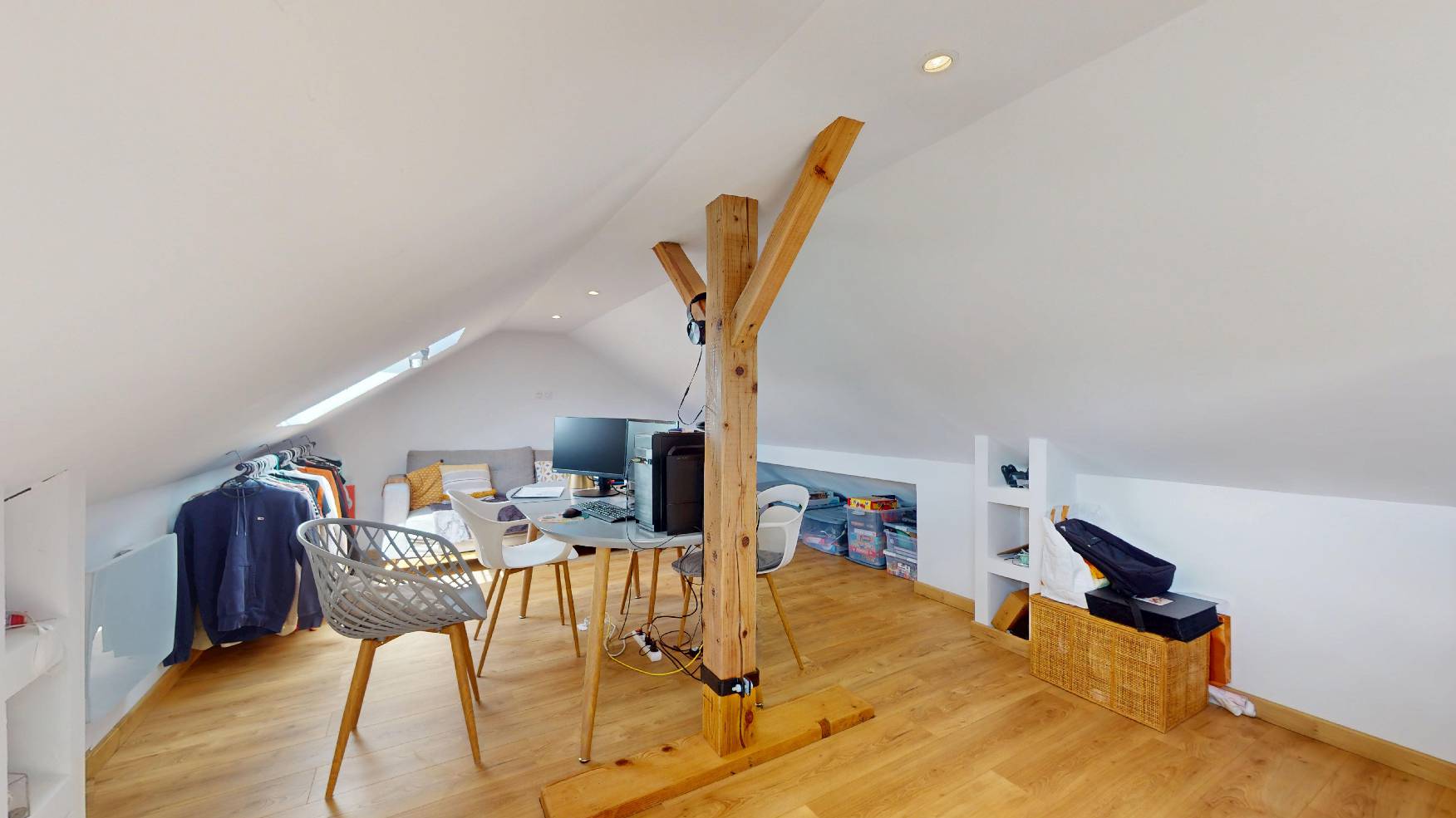 Bureau (1) (1)