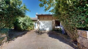 Maison plain pied sur 13.65 ares de terrain.